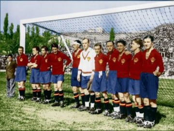 Equipación de la Selección Española durante 1924 al 1931. Fotografía del once inicial contra Inglaterra en un partido de 1929.