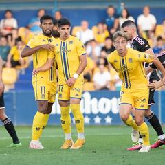 Pacheco y Fuster se aprovechan de un Alcorcón de cristal
