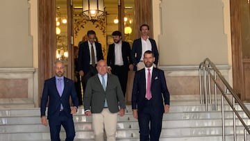 El alcalde de Valladolid, Jesús Julio Carnero, junto a Gabriel Solares e Isaac Benzaquen, accionistas del Real Valladolid.