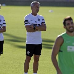 "En los cinco años que estoy en el Elche, esta es la mejor plantilla"