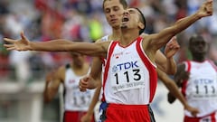 Rashid Ramzi (front C) of Bahrain celebrates as he wins the men&#039;s 800m race at the world athletics championships in Helsinki August 14, 2005. Ramzi won the gold medal ahead of Yuriy Borzakovskiy of Russia who took silver and William Yiampoy of Kenya who won bronze.   REUTERS/Gary Hershorn