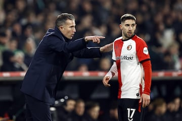 Van Persie da instrucciones a Ivanusec en el partido contra el NEC del pasado sbado.
