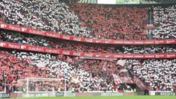 La afición del Athletic, en San Mamés.