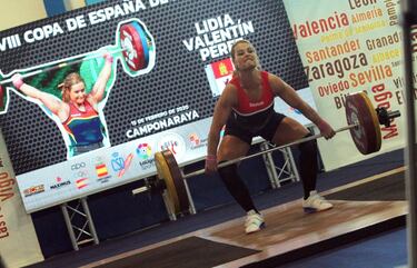 Lydia Valentín no competía en Camponaraya, la localidad de El Bierzo en la que nació hace 35 años, desde que se encontraba en edad júnior. Allí, en un pabellón municipal copado por 400 personas para ver a una de sus vecinas predilectas, se adjudicó la Copa de España, una de sus citas previas a los Europeos de abril en Moscú.
