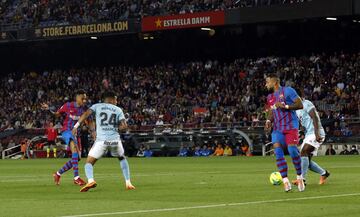 Tambi¨¦n Aubameyang marc¨® el 3-0 al principio de la segunda parte.