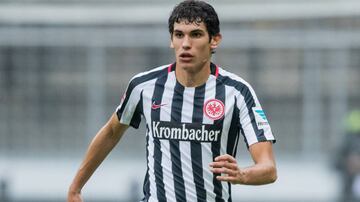 El joven central español deslumbró en su única temporada con Kovac en el Eintracht Frankfurt, la 2016-2017. Vallejo jugó 27 partidos y su nivel lo llevó a que el Real Madrid decidiera frenar el préstamo e incluirlo en su plantilla.