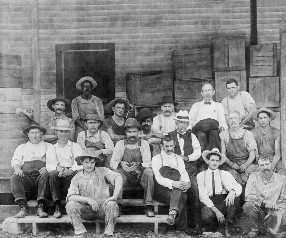 Primeros trabajadores de la destilería en una imagen de archivo.