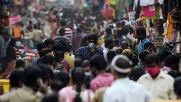 People wearing facemasks to prevent the spread of the Covid-19 coronavirus walk along a commercial street in Chennai October 14, 2020. - Indian health ministry data on October 11 showed a rise of almost 75,000 Covid-19 coronavirus cases, taking the total 