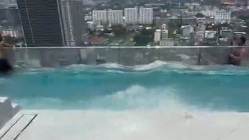 Momentos de angustia en una alberca en azotea durante terremoto en Tailandia