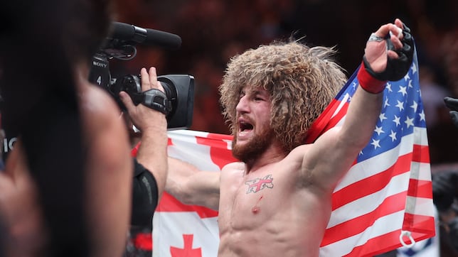 ¿A qué hora es el UFC 323 hoy? TV, dónde y cómo ver en España el Dvalishvili vs Yan