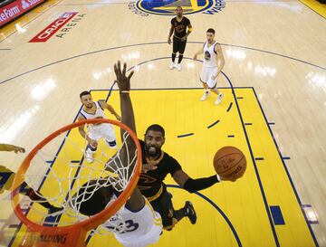 De nuevo una final entre Warriors y Cavaliers. El quinto partido de la final fue el último partido de Irving con la camiseta de los Cavs.