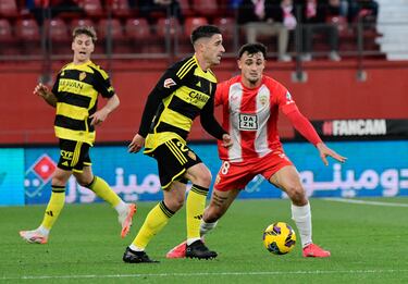 El Almería puso punto final a su racha negativa de ocho encuentros sin ganar, con una goleada ante el Zaragoza. Pubill puso el 4-1 con el que acabó el partido, con un soberano cabezazo, en un lanzamiento de falta de Robertone. Perfecto giro de cuello del lateral. El balón golpeó en el palo antes de entrar.