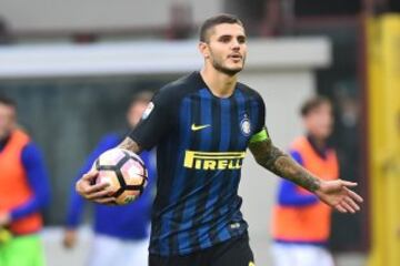 Mauro Icardi vivió la furia de los ultras del Inter tras el maltrato moral que recibió en el duelo ante Sassuolo, le dijeron payaso y que no era digno para llevar la cintilla de capitán. Antes, hubo un altercado igual cuando obsequió una camiseta a un hincha y se la rechazaron.