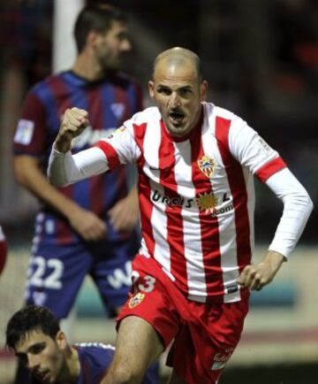 El jugador del Almeria Soriano, celebra el gol que consiguó marcar ante la Sociedad Deportiva Eibar.