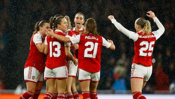 Soccer Football - Women's Champions League - Quarter Final - Second Leg - Arsenal v Bayern Munich - Emirates Stadium, London, Britain - March 29, 2023 Arsenal's Frida Maanum celebrates scoring their first goal with teammates Action Images via Reuters/Andrew Boyers