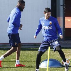 Guedes y Diahkaby, los dos que Marcelino no se lleva a Sevilla