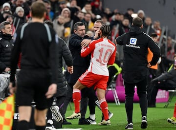 El Bayern Munich volvió a ganar en la  Bundesliga ante el Unión Berlín gracias a un gol de Raphael Guerreiro. Pero la imagene del partido la protagonizaron Nenad Bjelica y Leroy Sané. Cuando el conómetro marcaba 74 minutos, el entrenador del Union Berlin Nenad Bjelica, no le quiso alcanzar el balón a Leroy Sané para que este sacara rápido de banda. Este gesto molestó mucho al jugador del Bayern que propinó algunos improperios Nenad. Tras ello el entrenador le dio un manotazo al '10' del Bayern. Tuvieron que intervenir asistentes de ambos conjuntos para frenarlos.