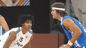 <b>DESTACADOS. </b>Mickael Gelabale, elegido MVP por sus mates y juego brillante, marca a Eric Strand, que fue el mejor del partido en cifras: 28 puntos, (7/9 triples), 11 rebotes y 3 asistencias.