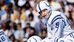 Johnny Unitas ganador de la Super Bowl de 1958, en el conocido como &acute;&quot;el m&aacute;s grande juego jam&aacute;s jugado&quot;.