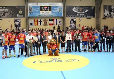 Los Hispanos cumplen con
nota el trmite ante Finlandia