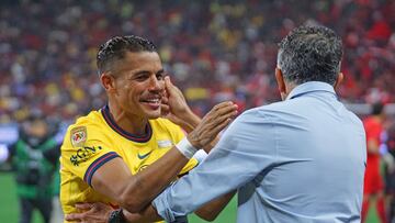 Jonathan Dos Santos of America and Juan Carlos Osorio head coach of Tijuana during the 13th round match between Tijuana and America as part of the Liga BBVA MX, Torneo Apertura 2024 at Caliente Stadium on October 23, 2024 in Tijuana, Baja California, Mexico.