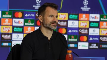 MADRID, 23/02/2026.- El entrenador del Brujas, el croata Ivan Leko, durante la rueda de prensa en la víspera del partido de vuelta de la eliminatoria de acceso a octavos de final de la Liga de Campeones ante el Atlético de Madrid, este lunes en el Estadio Metropolitano. EFE/ Juanjo Martín