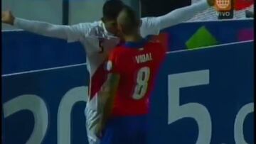 El 'caliente' encuentro de central peruano con Vidal y Aránguiz en 2015