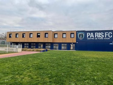 El pequeño a la sombra del PSG en París