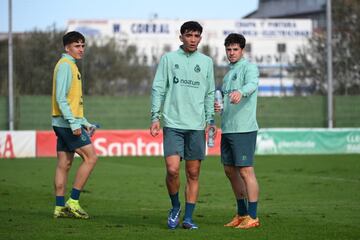 Izan Yurrieta debuta en la lista, pero el juvenil Sergio Martnez, que ha entrenado toda la semana, finalmente no va convocado.