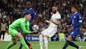 Chelsea's Spanish goalkeeper Kepa Arrizabalaga saves the ball in front of Real Madrid's French forward Karim Benzema (2R) during the UEFA Champions League quarter final first leg football match between Real Madrid CF and Chelsea FC at the Santiago Bernabeu stadium in Madrid on April 12, 2023. (Photo by Pierre-Philippe MARCOU / AFP)