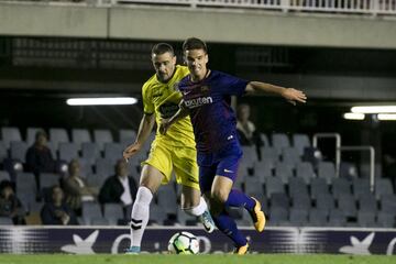 El Barcelona adquirió al centrocampista del Numancia a cambio de 700.000 euros. Debutaría en un amistoso en Sudáfrica con Ernesto Valverde. Con el filial descendió a Segunda B.