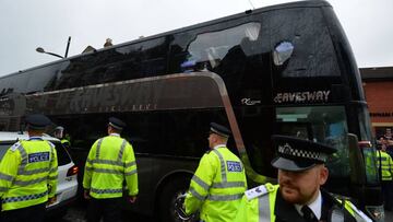 El autobús del Manchester United tras los actos.