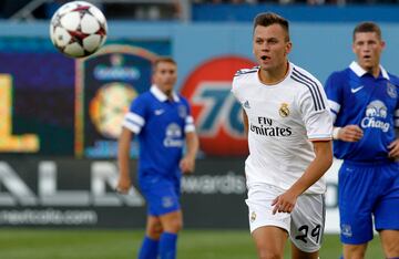 Uno de los integrantes que form¨® parte del ¨²ltimo Real Madrid Castilla que subi¨® a Segunda. El extremo ruso tuvo cierta incidencia en el primer equipo madridista, incluso renov¨® por petici¨®n del propio Carlo Ancelotti. Al igual que Mateos, Ch¨¦ryshev jug¨® como titular todo el primer encuentro en Phoenix. En 2015 jug¨® media temporada con el primer equipo, pero qued¨® marcado por el incidente de la alineaci¨®n indebida en Copa del Rey. Para entonces, Carlo Ancelotti ya no era t¨¦cnico madridista.