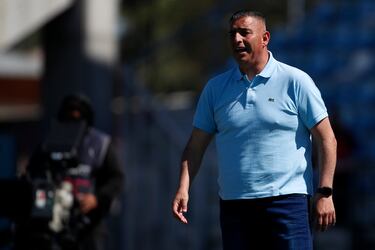 “Cuando te pasan un Ferrari...”: brilla en la banca y habló sobre dirigir a un grande 