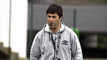 Queiroz presenta a Peseiro y Di Salvo