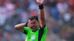 Posible penal para Flamengo por mano de De la Cruz