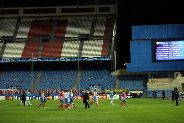 26 de noviembre de 2008. La UEFA cerró el Vicente Calderón tras altercados  de la afición del Olympique de Marsella. 