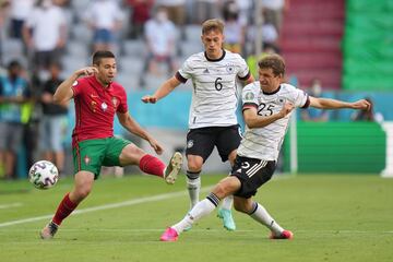 Raphael Guerreiro y Thomas Mueller