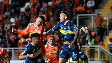 Futbol, Cobreloa vs Everton
Fecha 11, Campeonato Nacional 2024.
El jugador de Cobreloa Cristian Insaurralde, marca su gol ante Everton durante el partido primera division realizado en el estadio Zorro del desierto de Calama, Chile.
05/05/2024
Pedro Tapia/Photosport
Football, Cobreloa vs Everton
11nd turn, 2024 National Championship.
The Cobreloa Cristian Insaurralde player scores his goal against Everton during the first division match held at the Zorro stadium in the Calama desert, Chile.
05/05/2024
Pedro Tapia/Photosport