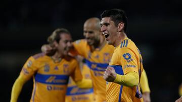 MEX4177. CIUDAD DE MÉXICO (MÉXICO), 07/12/2023.- Jesús Angulo de Tigres celebra un gol anotado a Pumas, durante un juego de ida por las semifinales del torneo Apertura 2023 de la Liga MX hoy, en el estadio Olímpico Universitario de Ciudad de México. (México). EFE/Isaac Esquivel
