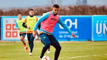 Fue el ‘9′ promesa del fútbol chileno y tiene nuevo club: una figura de la U reaccionó al fichaje