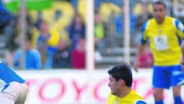 <b>CON GANAS. </b>El argentino Víctor Ormazábal cuajó un buen encuentro ante el San Fernando tras un titubeante inicio de 2009.