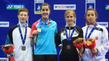 Carolina Marín, de azul, campeona de Europa.