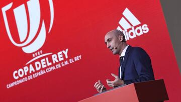 Rubiales, de la RFEF, durante el sorteo de la Copa del Rey.