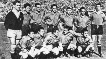 Formación de la Selección española durante el partido Bélgica - España en 1957.