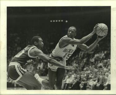 
Kinston, 28 de septiembre de 1959-Carolina, 9 de septiembre de 2024. 64 años. Jugador estadounidense de baloncesto que militó seis temporadas en la NBA, antes de probar fortuna en las ligas de Grecia y Francia.  Con la Selección de Estados Unidos se colgó la plata mundial en 1982. Era esposo de la atleta Marita Payne y padre de los también baloncestistas Andrew y Nick Wiggins.
