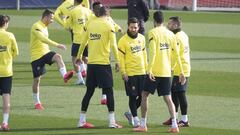 La plantilla del Barcelona, durante un entrenamiento.