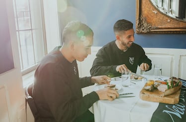 A la mesa con Santi Rodrguez y Julin Fernndez