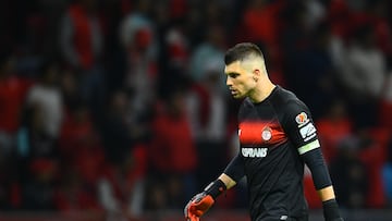  Tiago Volpi of Toluca during the 17th round match between Toluca and Cruz Azul as part of the Torneo Clausura 2024 Liga BBVA MX at Nemesio Diez Stadium on April 27, 2024 in Toluca, Estado de Mexico, Mexico.