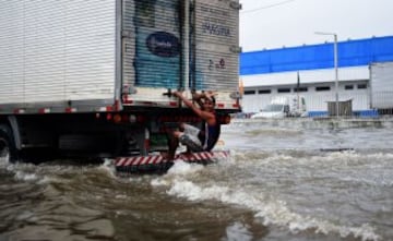 Llovió durante toda la noche, y las calles de Recife se inundaron y se hicieron intransitables. Se temió que no se pudiera jugar el  partido Alemania y Estados Unidos, correspondiente al Grupo G de la Copa del Mundo, pero aunque los accesos estaban inundados el terreno de juego había drenado bien y se pudo jugar sin problemas.